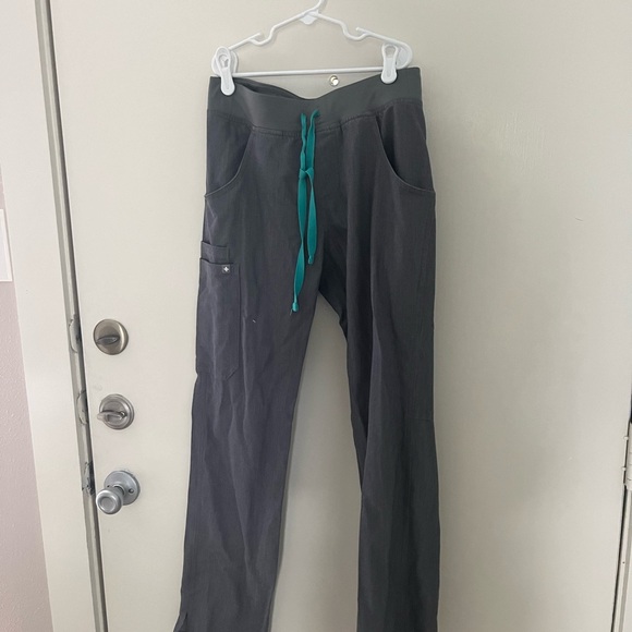 Figs graphite scrub set xs kade cargo and casma top - Picture 4 of 7